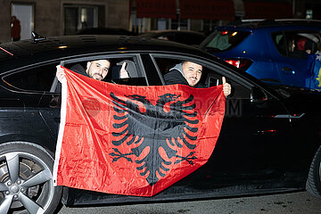 Kosovaren und Albaner feiern Unabhängigkeitstag des Kosovo