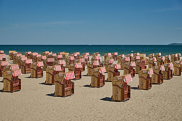 Strandkörbe am Strand von Travemünde.