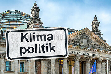Symbolisches Schild Klimapolitik