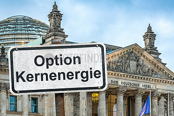 Symbolisches Schild Option Kernenergie