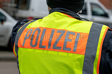 Polizeiweste in Signalfarben