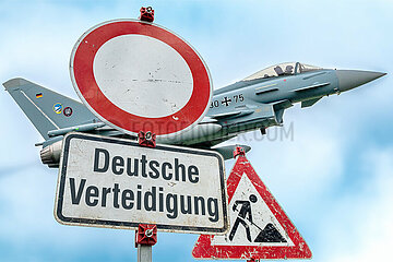 Symbolische Schilder Deutsche Verteidigung