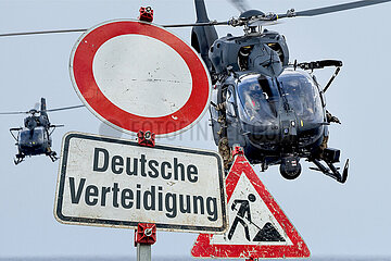 Symbolische Schilder Deutsche Verteidigung