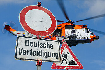 Symbolische Schilder Deutsche Verteidigung