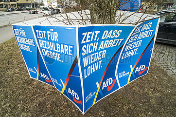 Blaue Plakatierung
