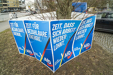 Blaue Plakatierung