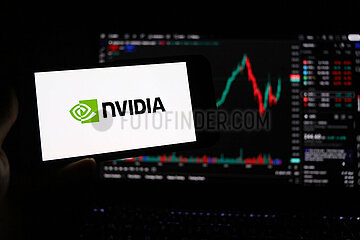 Symbolbild: Nvidia-Logo auf Smartphone-Bildschirm