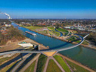Brueckenneubau  Sprung ueber die Emscher  Rhein-Herne-Kanal  Emscherland  Emscherumbau  Castrop-Rauxel  Nordrhein-Westfalen  Deutschland