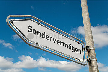 Symbolischer Wegweiser Sondervermoegen
