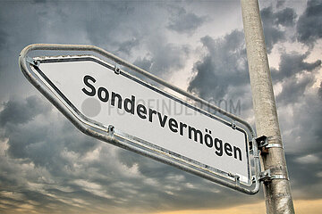 Symbolischer Wegweiser Sondervermoegen