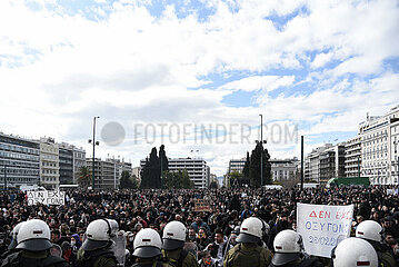 Greece: Massive protest in Athens on rail crash anniversary