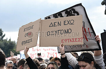Greece: Massive protest in Athens on rail crash anniversary
