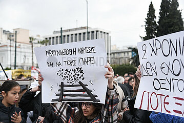 Greece: Massive protest in Athens on rail crash anniversary