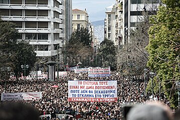 Greece: Massive protest in Athens on rail crash anniversary