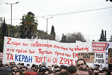 Greece: Massive protest in Athens on rail crash anniversary