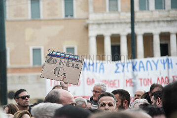Greece: Massive protest in Athens on rail crash anniversary
