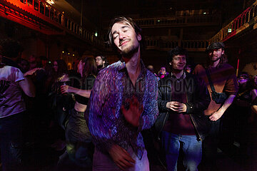 A dancer enjoys the music while Trackvogels performs during the Piepend & Krakend fundraising event
