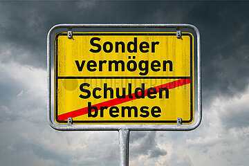 Symbolisches Ortsschild Sondervermoegen - Schuldenbremse