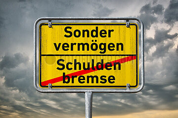 Symbolisches Ortsschild Sondervermoegen - Schuldenbremse
