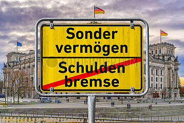Symbolisches Ortsschild Sondervermoegen - Schuldenbremse