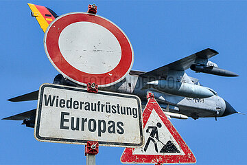 olische Schilder Wiederaufruestung Europas