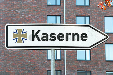 Symbolisches Hinweisschild Kaserne