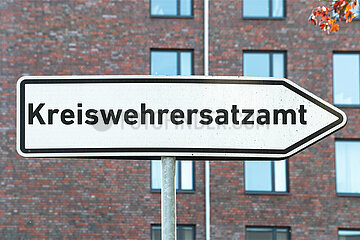 Symbolisches Hinweisschild Kreiswehrersatzamt