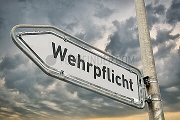 Symbolischer Wegweiser Wehrpflicht