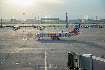 Berlin  Deutschland  Corendon Airlines Boeing 737-800 Passagierflugzeug auf dem Flughafen Berlin Brandenburg BER