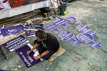 Women artist prepares for International Women’s Day