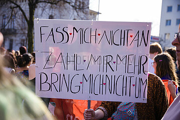 Demonstranten in Hannover am 08.03.2025 zum Feministischen Kampftag