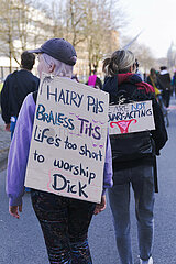 Demonstranten in Hannover am 08.03.2025 zum Feministischen Kampftag