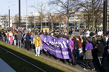 Demonstranten in Hannover am 08.03.2025 zum Feministischen Kampftag