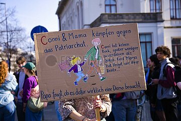 Demonstranten in Hannover am 08.03.2025 zum Feministischen Kampftag