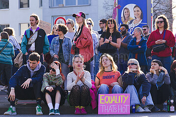 Demonstranten in Hannover am 08.03.2025 zum Feministischen Kampftag