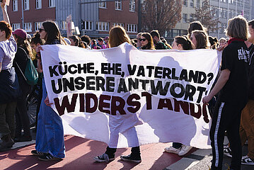 Demonstranten in Hannover am 08.03.2025 zum Feministischen Kampftag