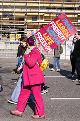 Demonstranten in Hannover am 08.03.2025 zum Feministischen Kampftag