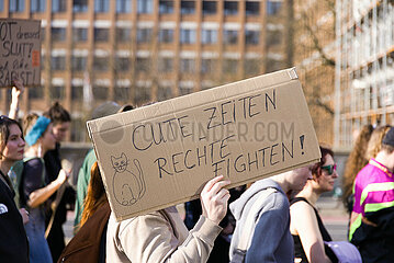 Demonstranten in Hannover am 08.03.2025 zum Feministischen Kampftag