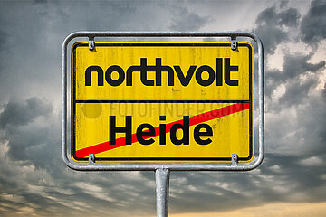 Symbolisches Ortsschild Northvolt - Heide
