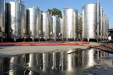 Kwareli  Georgien  Lagertanks in einem Weingut