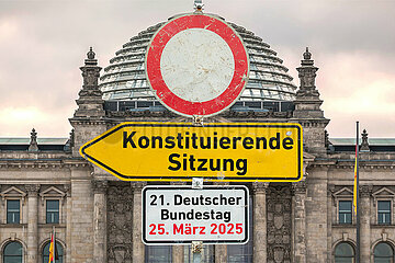 Symbolische Schilder Konstituierende Sitzung