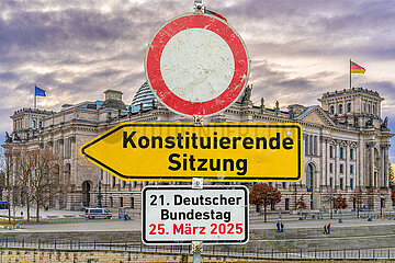 Symbolische Schilder Konstituierende Sitzung
