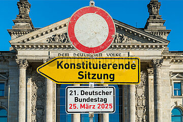 Symbolische Schilder Konstituierende Sitzung