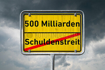 Symbolisches Ortsschild 500 Milliarden - Schuldenstreit