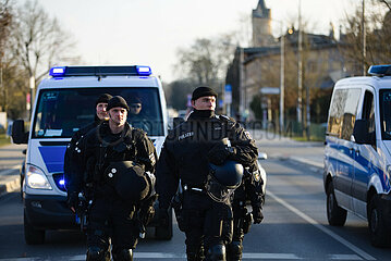 Gegenprotest und Protest von Reichsbürgern in Schwerin