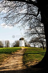 Milde Temperaturen und sonniges Wetter am Egelsberg in Krefeld
