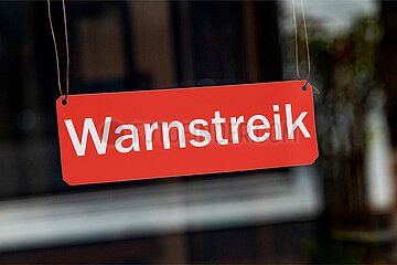 Symbolisches Schild Warnstreik
