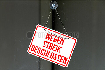 Symbolisches Schild Wegen Streik Geschlossen