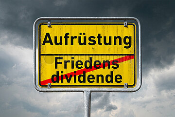 Symbolisches Ortsschild Aufruestung - Friedensdividende