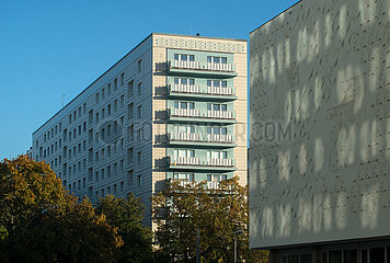 Berlin  Deutschland - DDR Plattenbauten in Berlin-Mitte